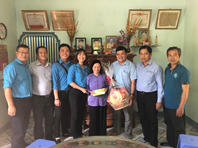 CÔNG ĐOÀN - ĐOÀN THANH NIÊN XÍ NGHIỆP TRUYỀN DẪN NƯỚC SẠCH THĂM MẸ VIỆT NAM ANH HÙNG NHÂN DỊP XUÂN KỶ HỢI 2019